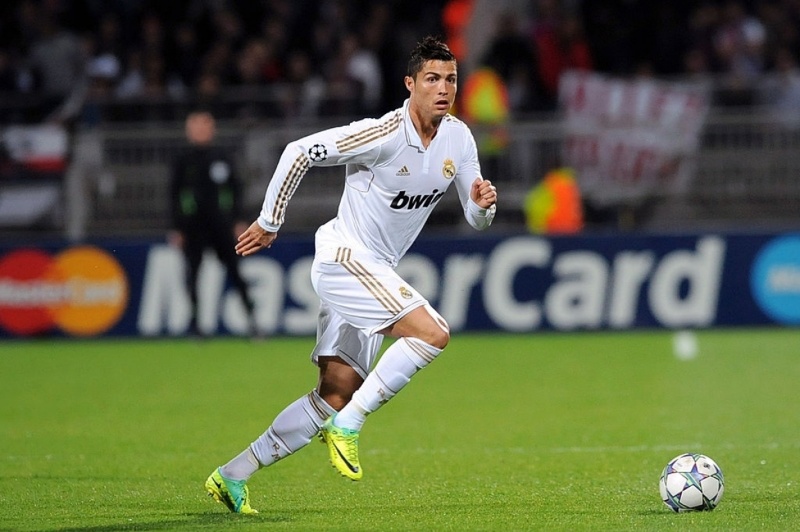 Ronaldo đã ᴄó hành động đánh nguội cầu thủ Molinero rất lộ liễu